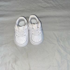 ALL WHITE NIKE AIR FORCES